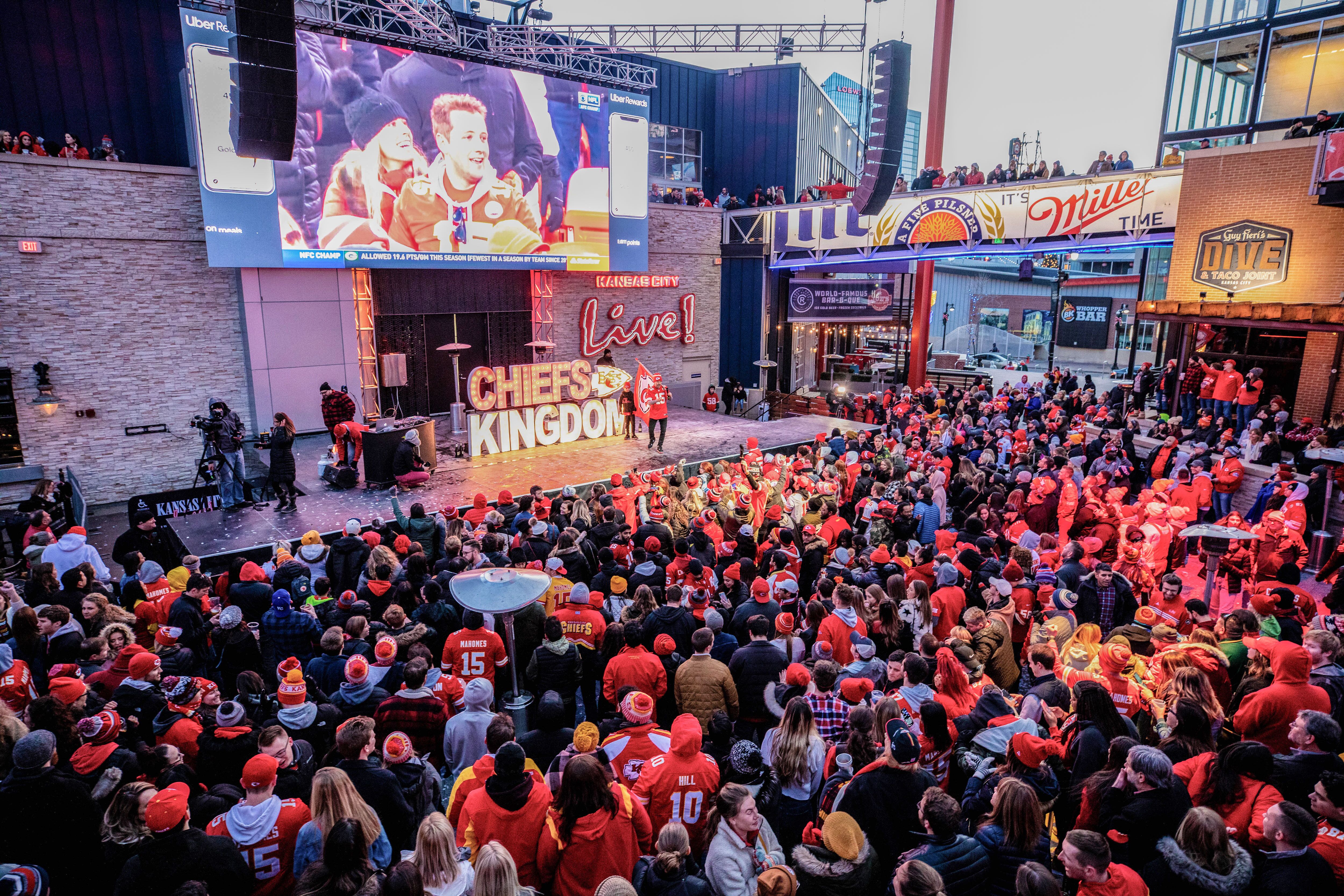 Besucher bei der Veranstaltung KC Live! in the Kansas City Power & Light District Besucher bei der Veranstaltung KC Live! in the Kansas City Power & Light District