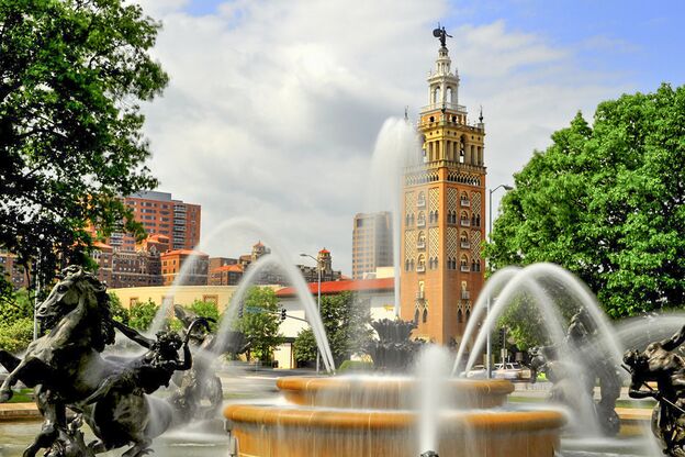 Der Blick auf die J C Nichols Memorial Fountain in Kansas City Der Blick auf die J C Nichols Memorial Fountain in Kansas City