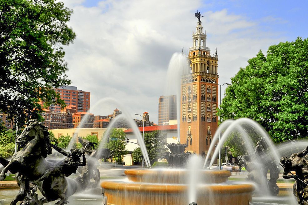 Der Blick auf die J C Nichols Memorial Fountain in Kansas City
