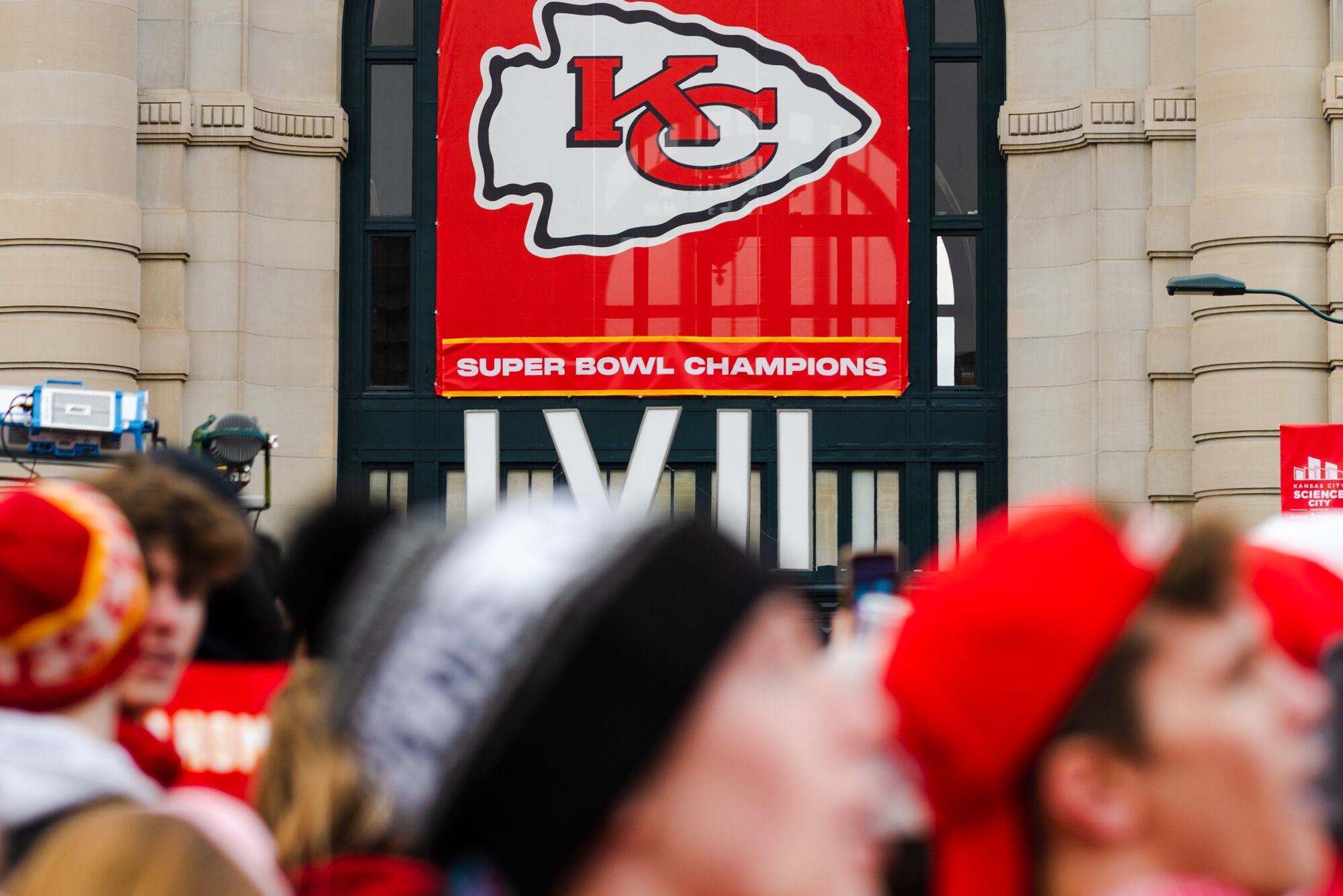 Fans bei der Super Bowl Parade der Kansas City Chiefs Fans bei der Super Bowl Parade der Kansas City Chiefs