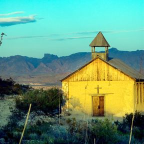 Terlinga Church and Chisos, Big Bend Nationalpark