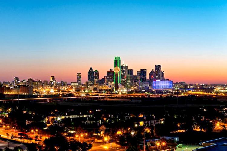 Dallas Skyline bei Nacht