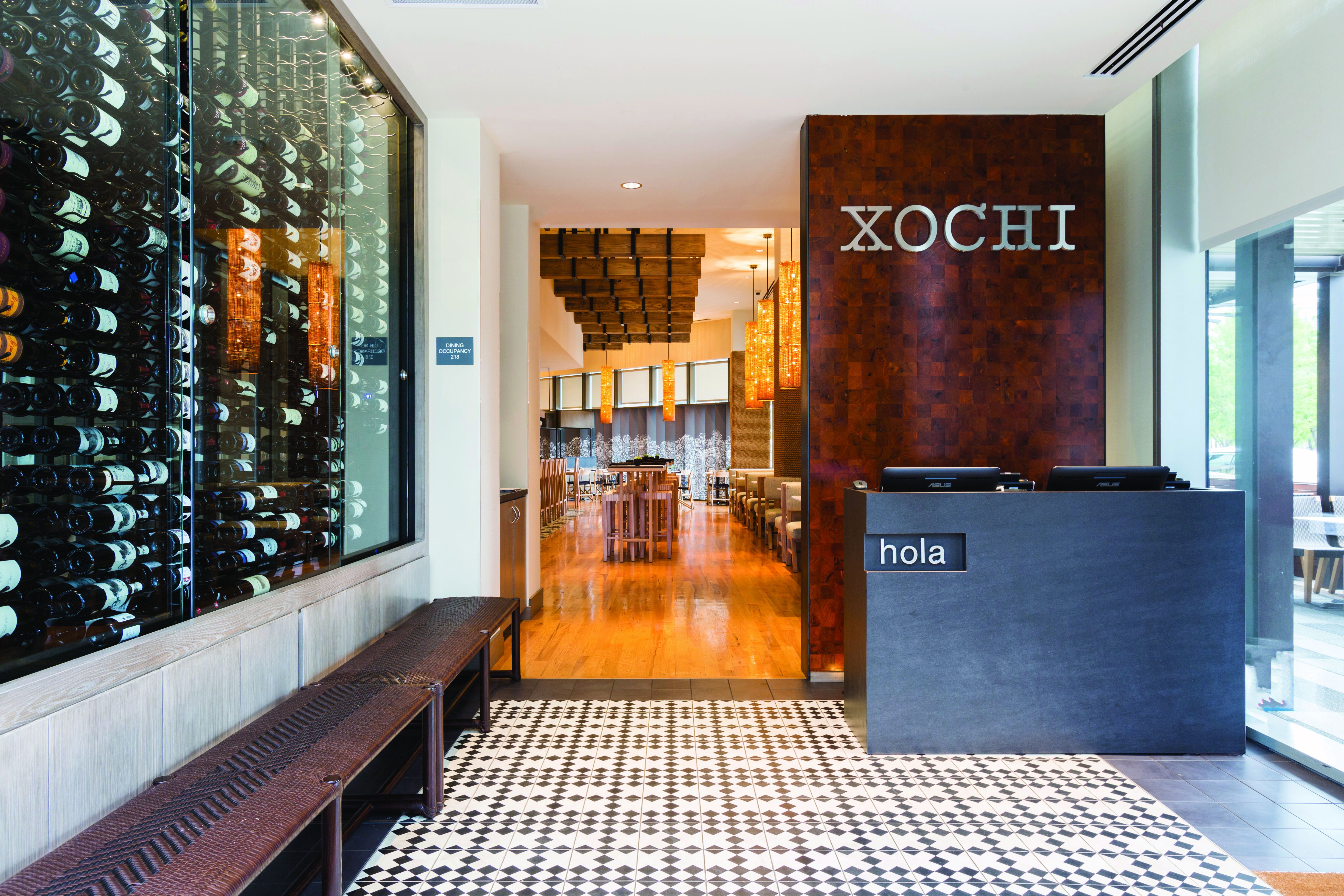 Der Eingang des mexikanischen Restaurants "Xochi" in Houston