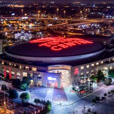regionen/usa/mittlererwesten/texas/houston/nba-toyota-center-aussenansicht-bei-nacht.cr3452x3456-414x0 regionen/usa/mittlererwesten/texas/houston/nba-toyota-center-aussenansicht-bei-nacht.cr3452x3456-414x0