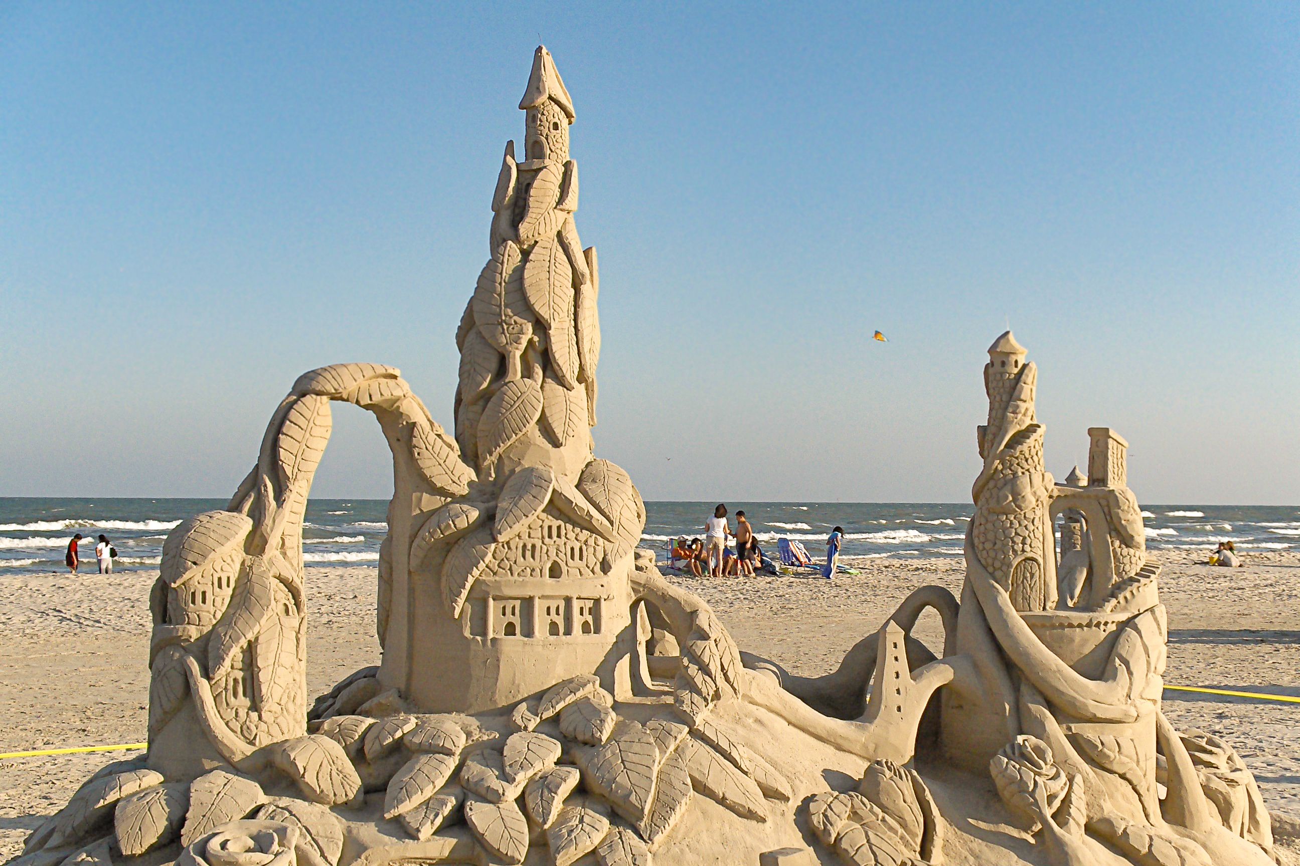 Eine Sandburg beim Sand Festival SandFest in der Stadt Port Aransas, Texas