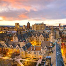 regionen/usa/neuengland-staaten/connecticut/allgemein/yale-university-istock-589110732.cr1998x1997-66x0