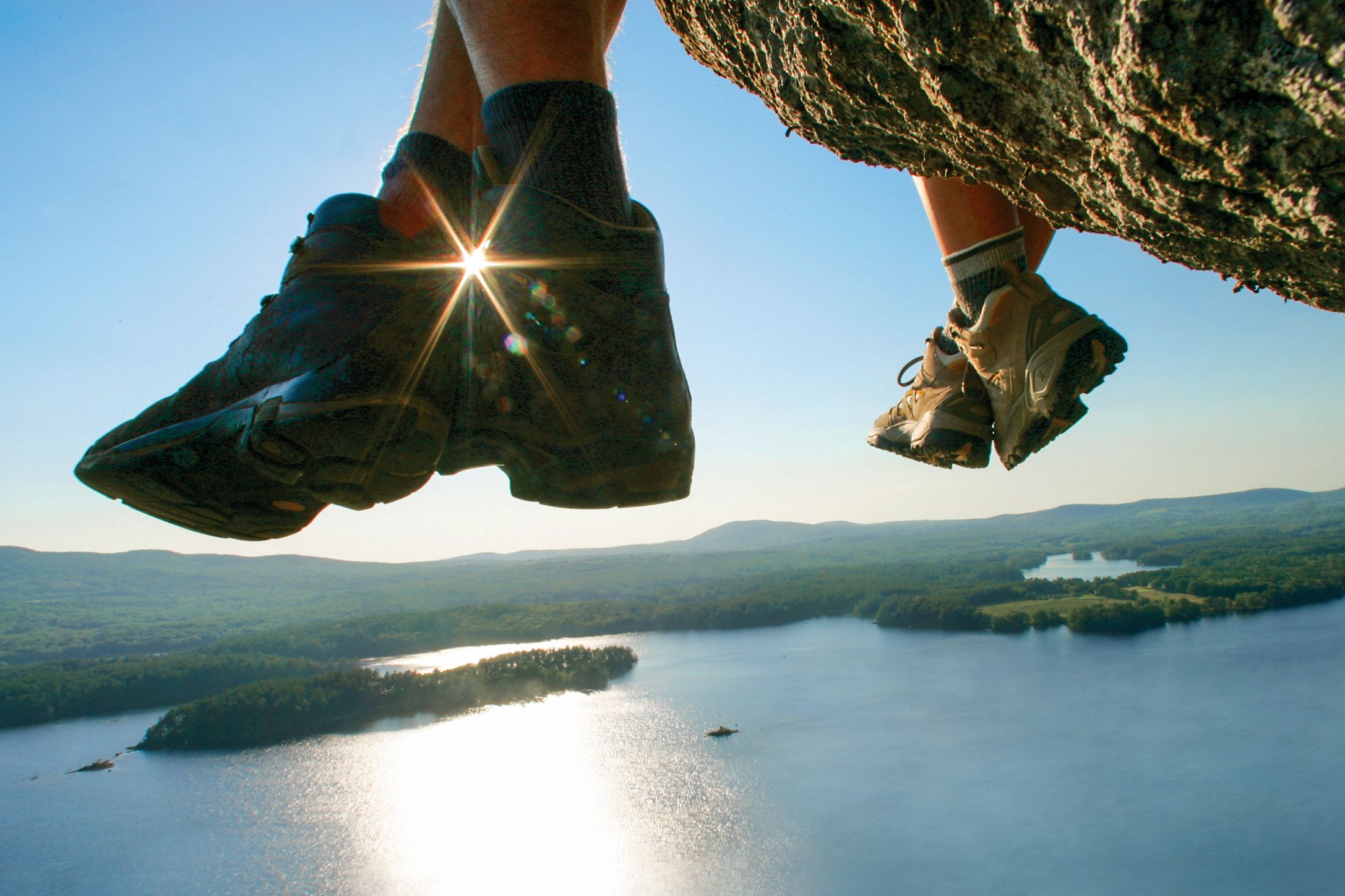 Wanderpause mit mit Blick auf den Jordan Pond in Maine