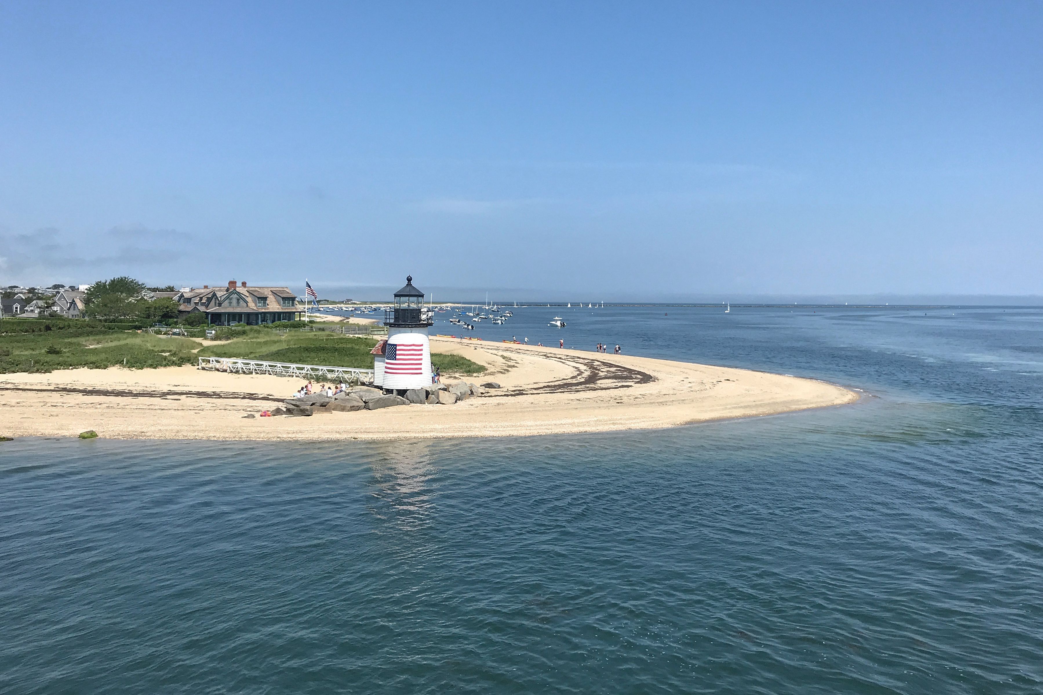 Blick auf Nantucket von einem Ausflugsboot von Hy-Line Cruises