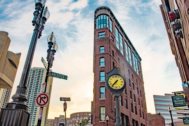Blick auf eine Hauswand in der Lancaster Street in Boston, Massachusetts Blick auf eine Hauswand in der Lancaster Street in Boston, Massachusetts
