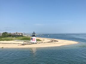 Der historische Brant Point Light Leuchtturm auf Nantucket im Bundesstaat Massachusetts