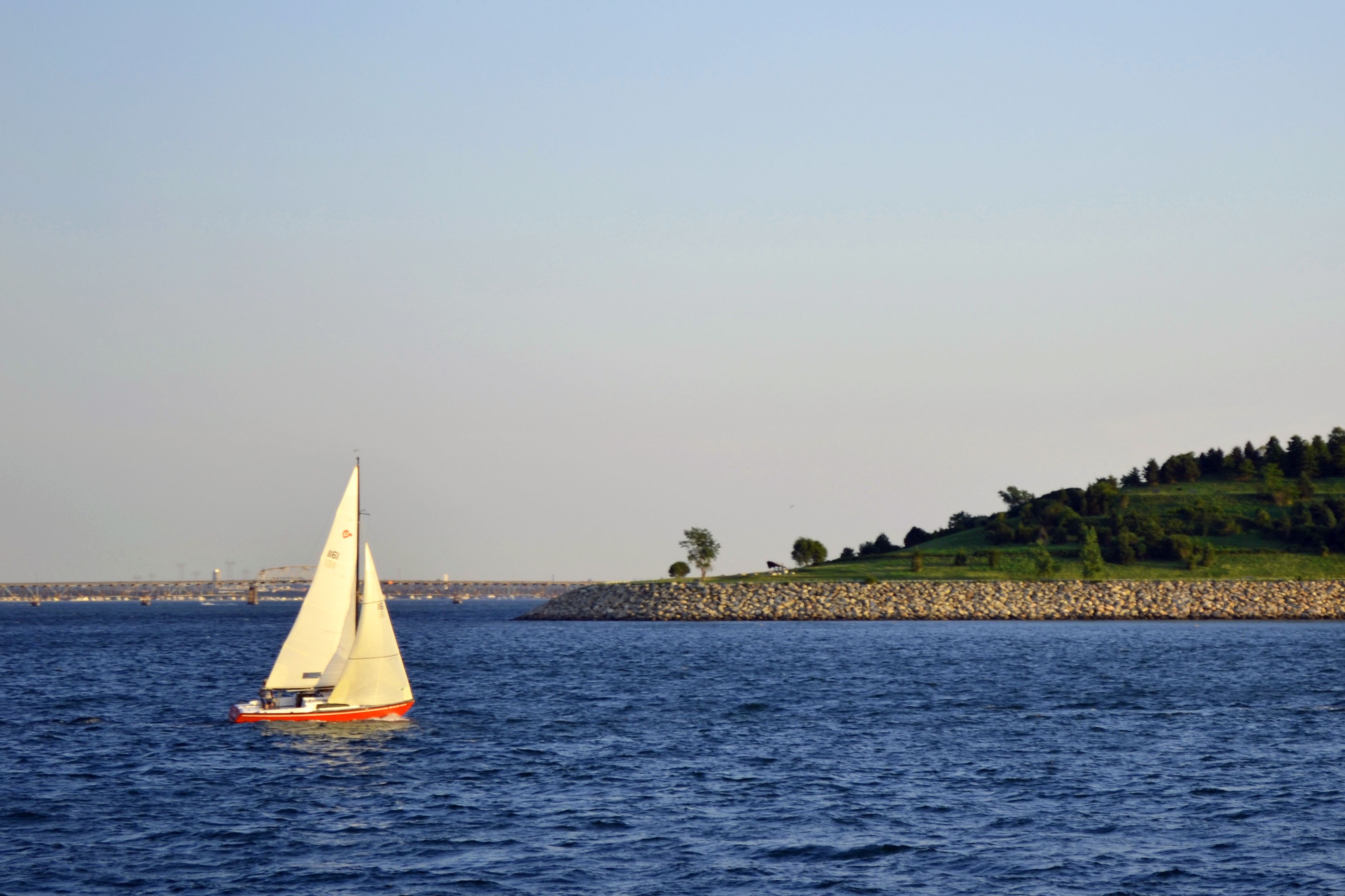 Segeln in der Bucht vor Boston