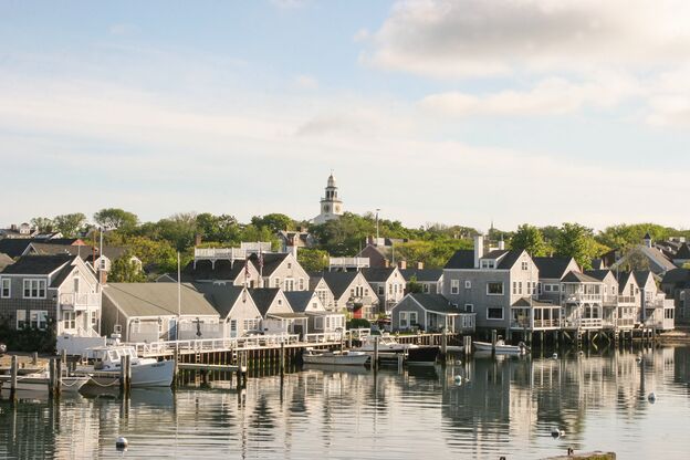 Der Blick auf die Stadt Nantucket in Massachusetts vom Boot aus