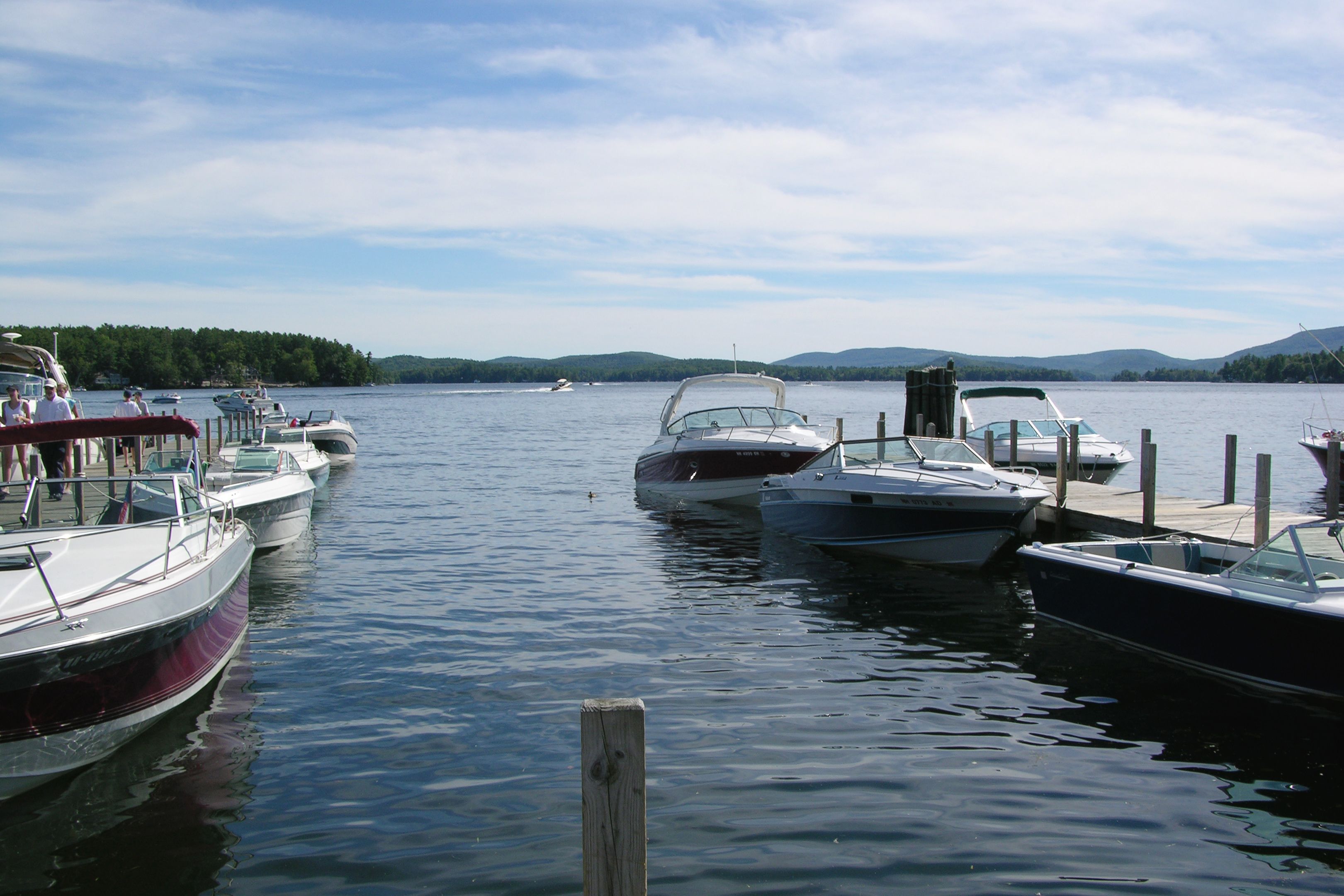 regionen/usa/neuengland-staaten/new-hampshire/allgemein/wolfeboro-boote-anleger-see.cr3241x2161-0x0