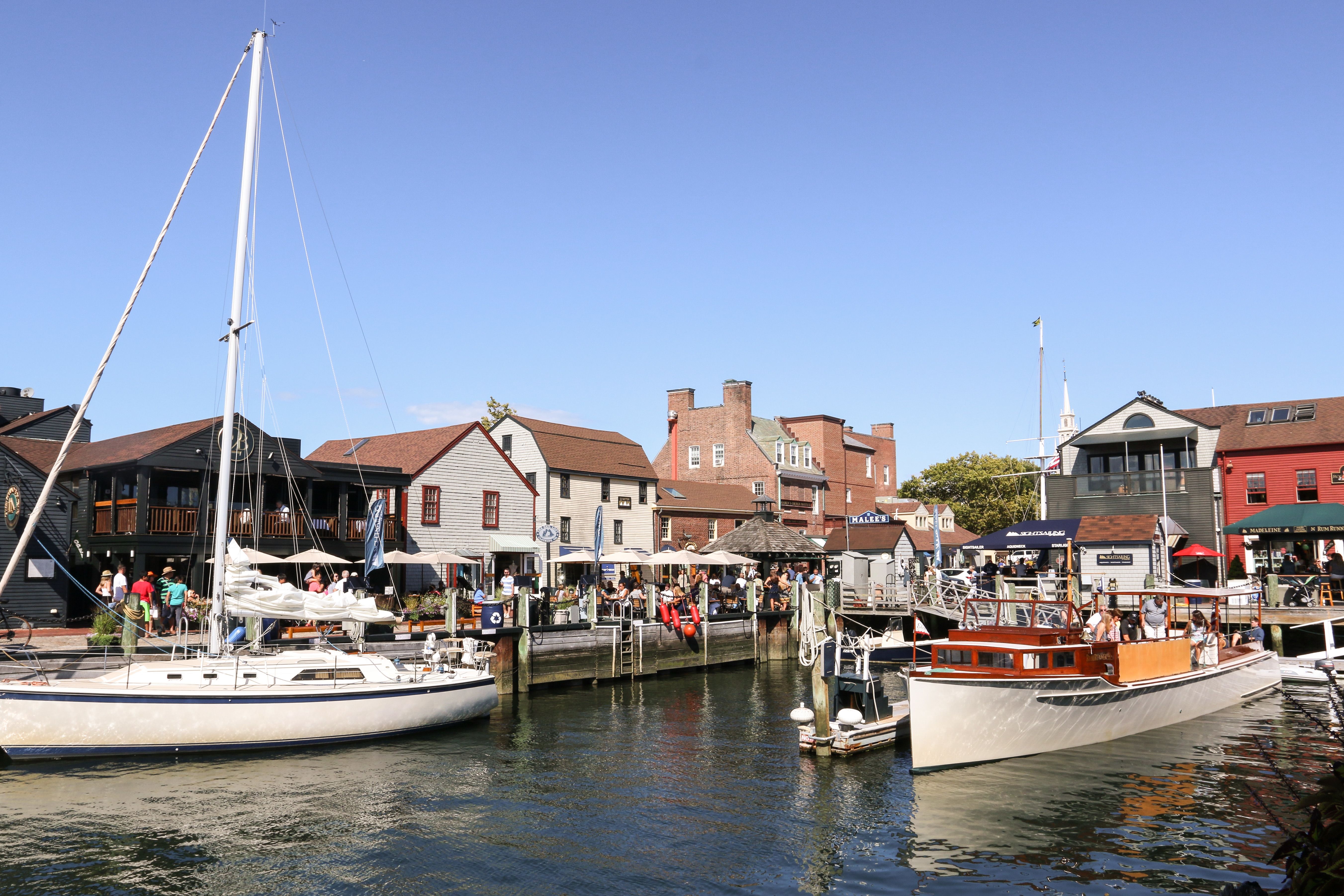 Ausblick auf den Anlege Platz Bowen's Wharf in Newport, Rhode Island