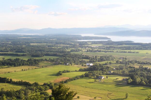 Blick vom Mount Philo auf das Champlain Valley und den Lake Champlain und die Adirondack Mountains, Vermont