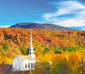 Die Stowe Community Church im Herbst