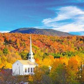 Die Stowe Community Church im Herbst