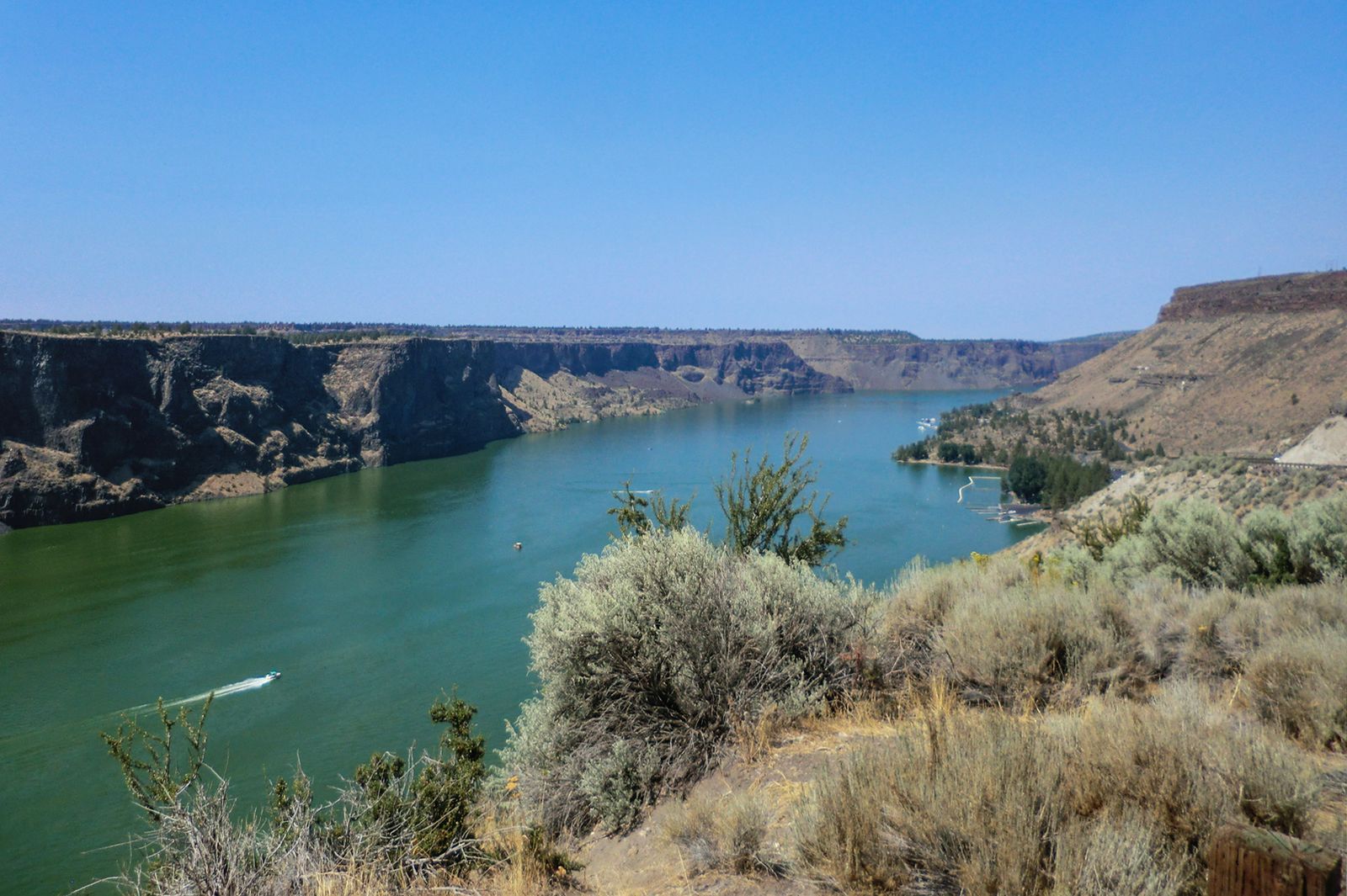 Lake Billy Chinook im Cove Palisades State Park in Oregon