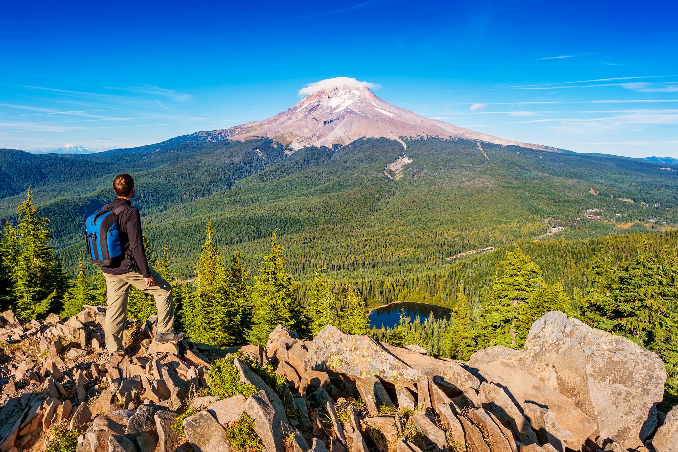 Blick auf den Mount Hood National Forest in Oregon an einem sommerlichen Tag