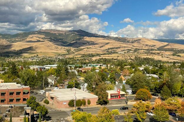 Luftaufnahme von Ashland, Oregon Luftaufnahme von Ashland, Oregon