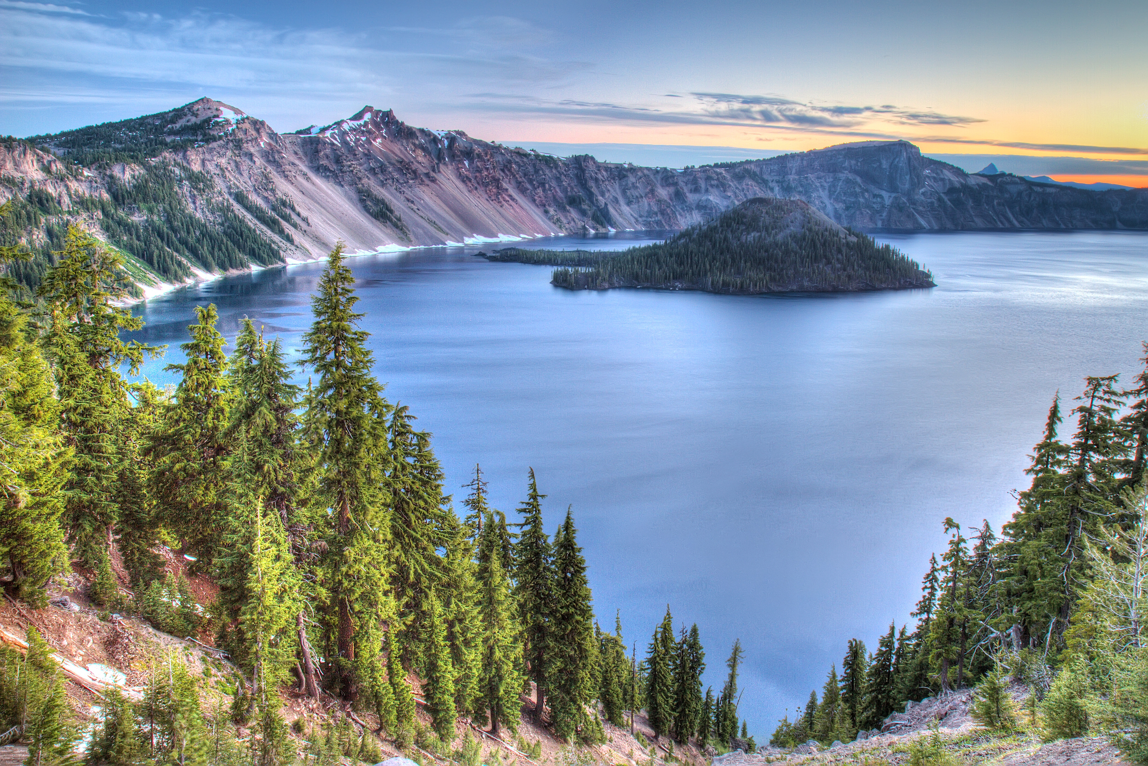 Sonnenaufgang am Crater Lake