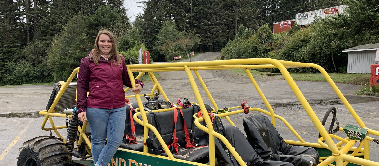 CANUSA-Mitarbeiterin Marina Zellner auf einem Buggy in Florence, Oregon