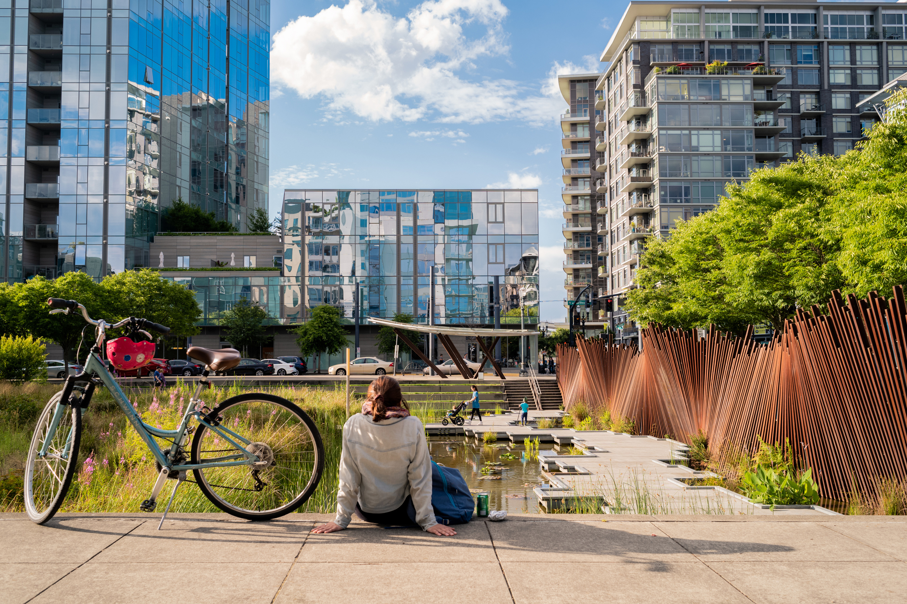 Im Tanner Springs Park in Portland