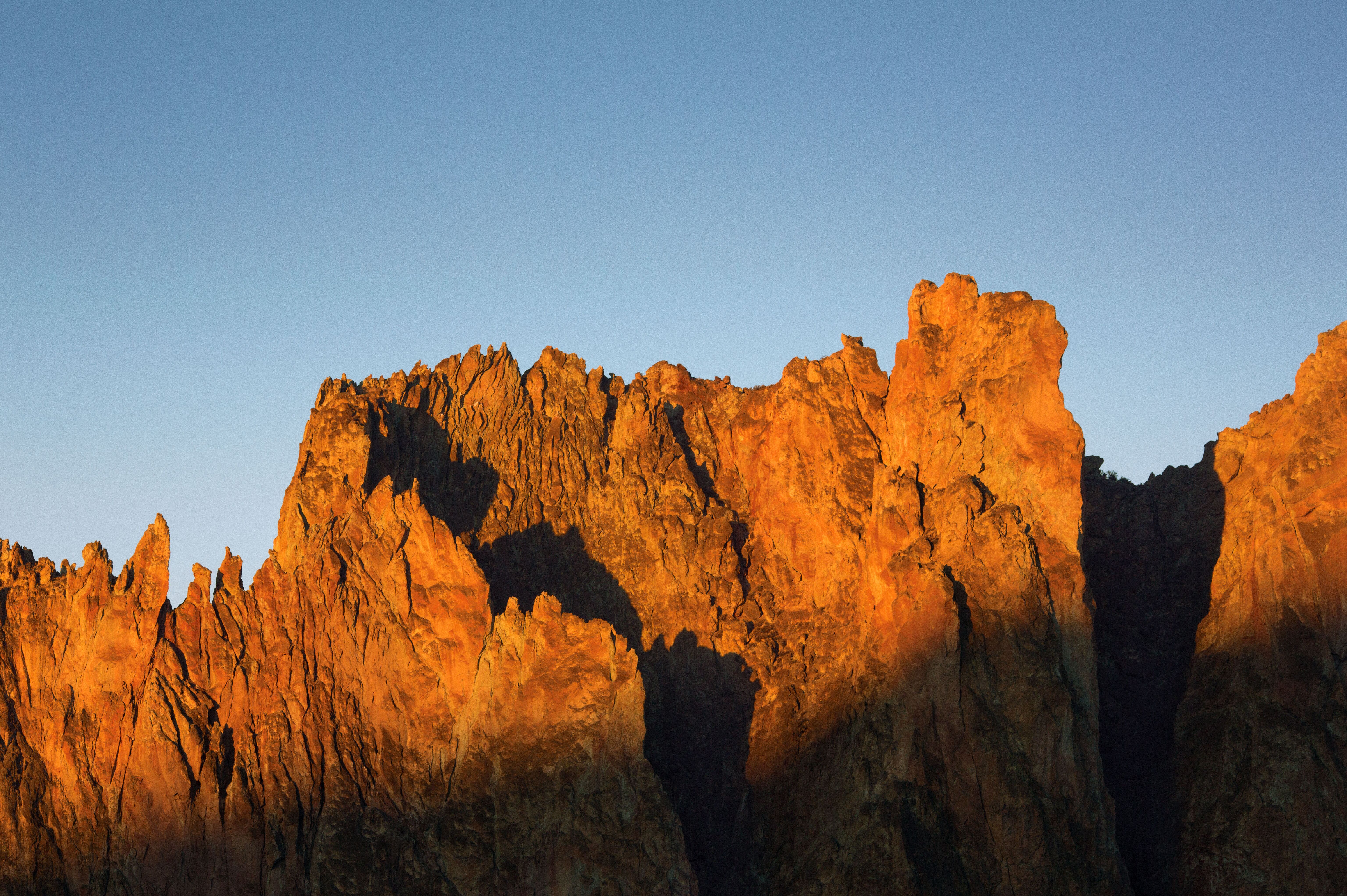 Spitze des Smith Rock in der Sonne Spitze des Smith Rock in der Sonne