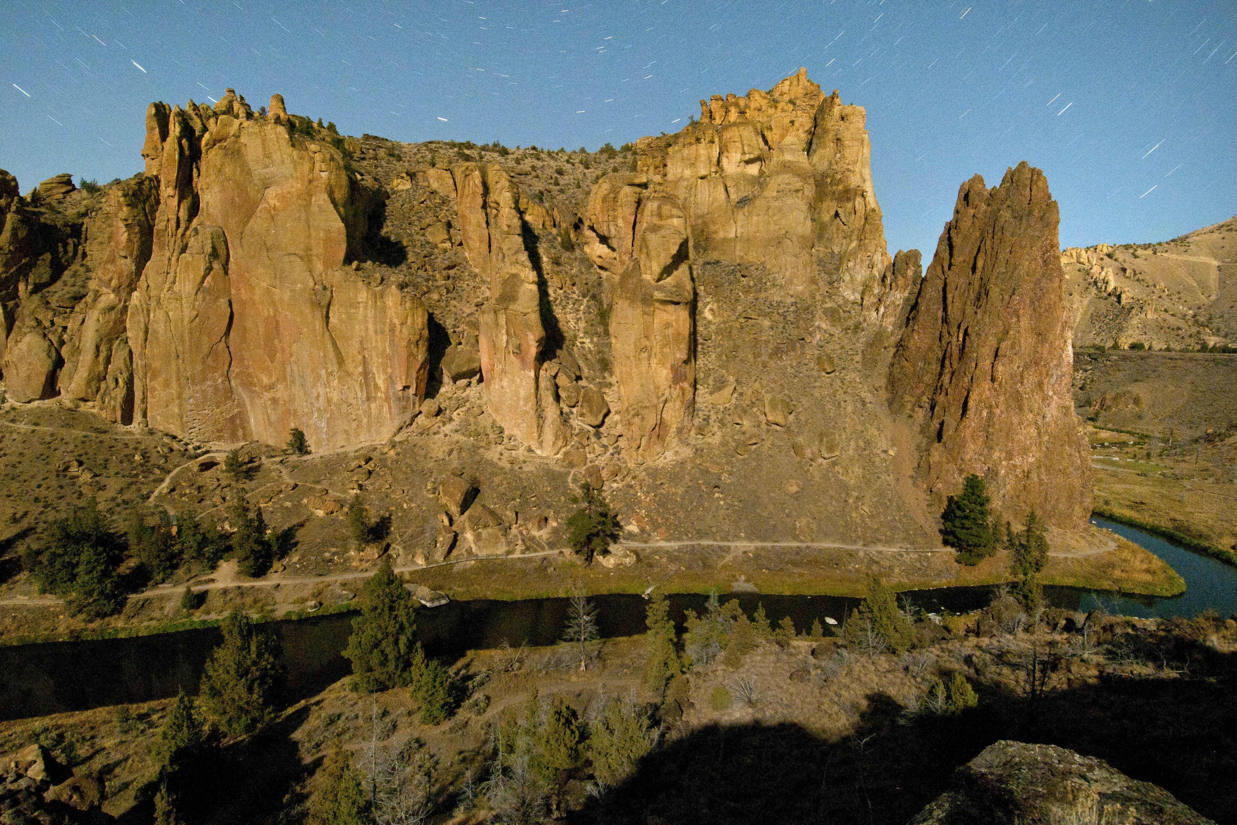 Der Smith Rock State Park bei Nacht in Oregon Der Smith Rock State Park bei Nacht in Oregon