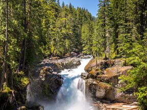 Der Silver Falls Wasserfall im Mount Rainier National Park in Washington