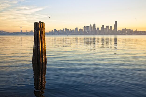 Wunderschöne Skyline von Seattle im Sonnenuntergang Wunderschöne Skyline von Seattle im Sonnenuntergang