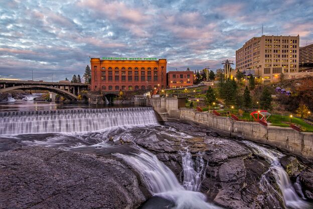 Blick auf die Spokane Falls und den Huntington Park Blick auf die Spokane Falls und den Huntington Park