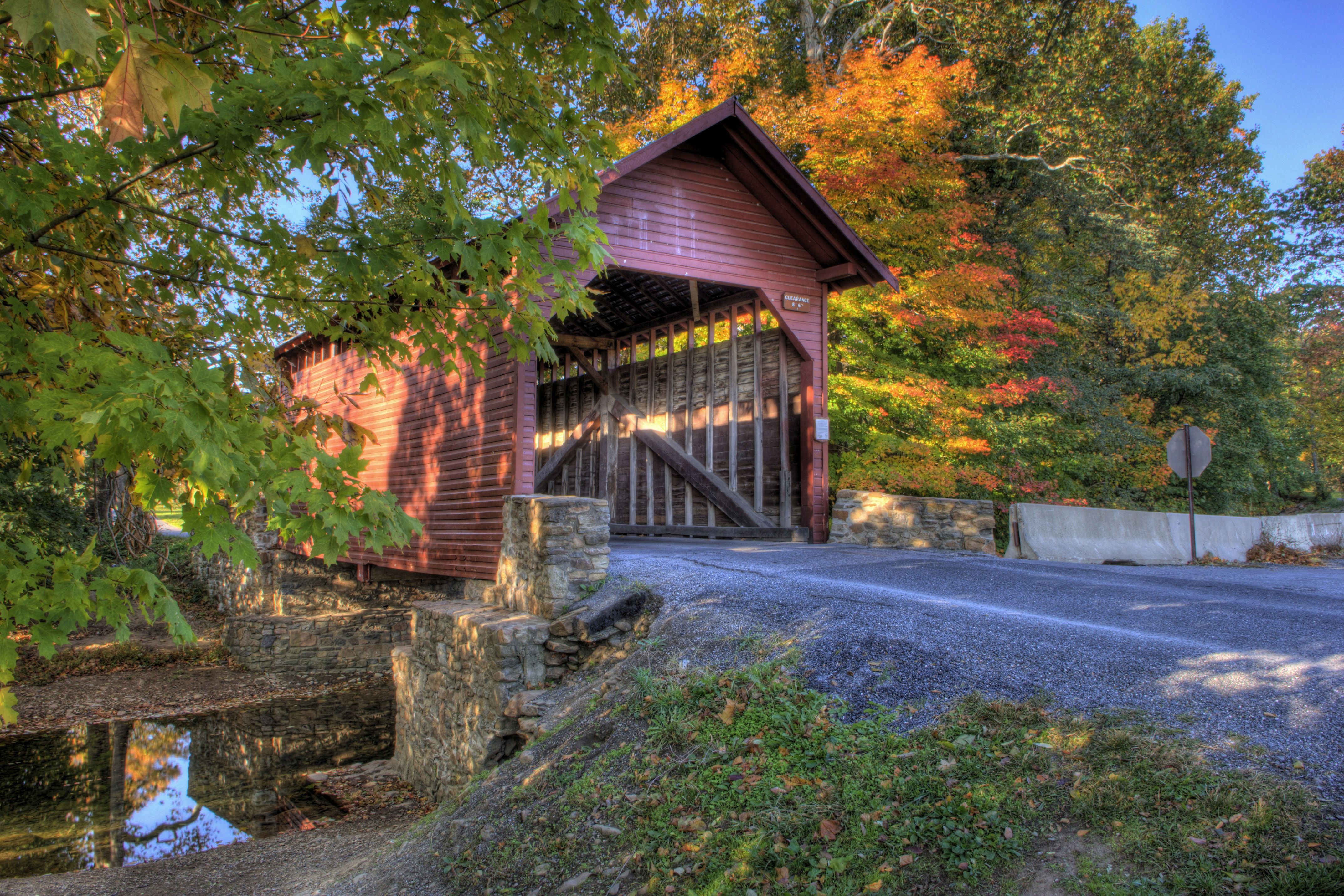 regionen/usa/ostkueste/capital-region/maryland/allgemein/covered-bridge-herbst.cr4293x2862-0x0