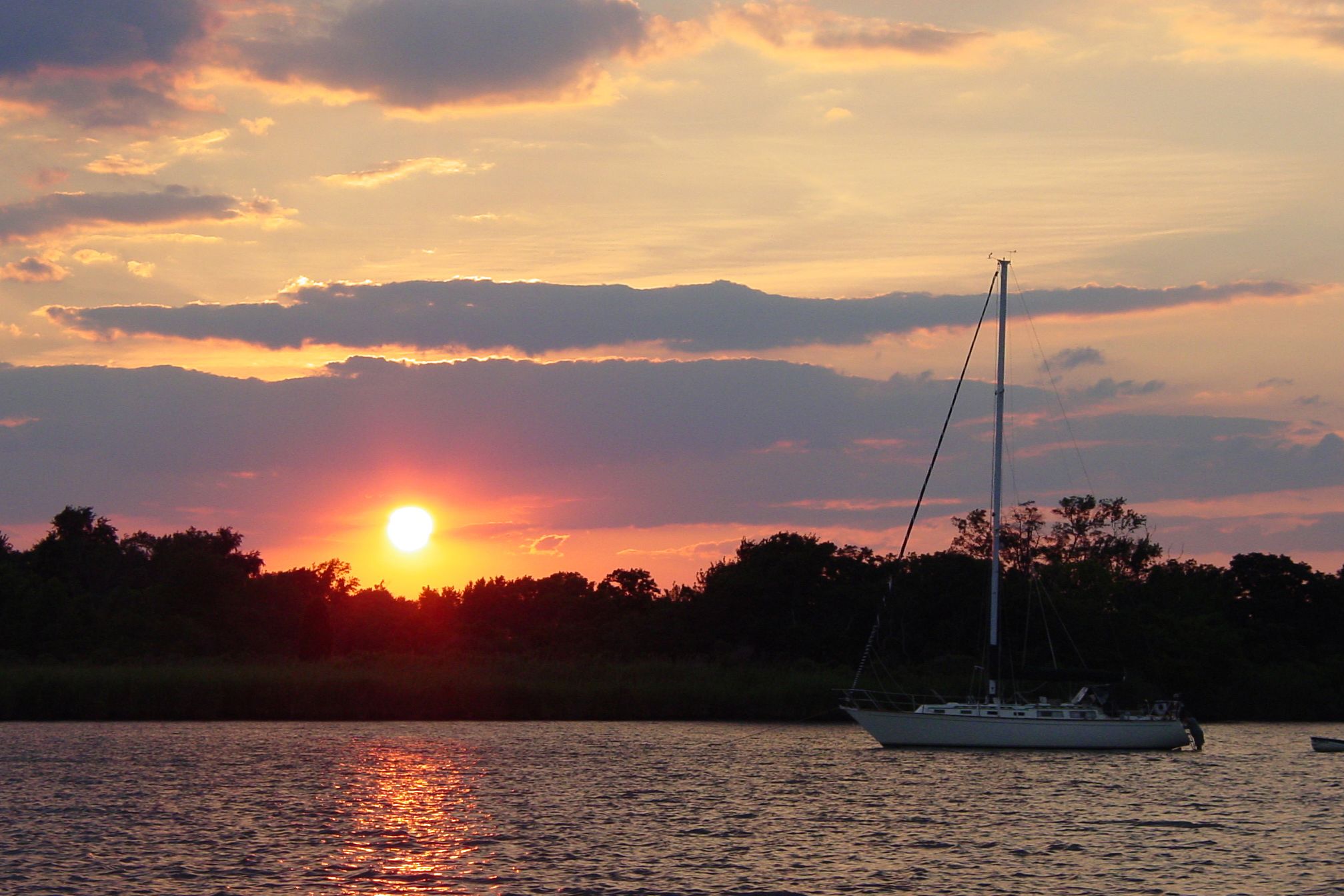 regionen/usa/ostkueste/capital-region/maryland/allgemein/rock-hall-segelboot-sonnenuntergang.cr2015x1344-24x20