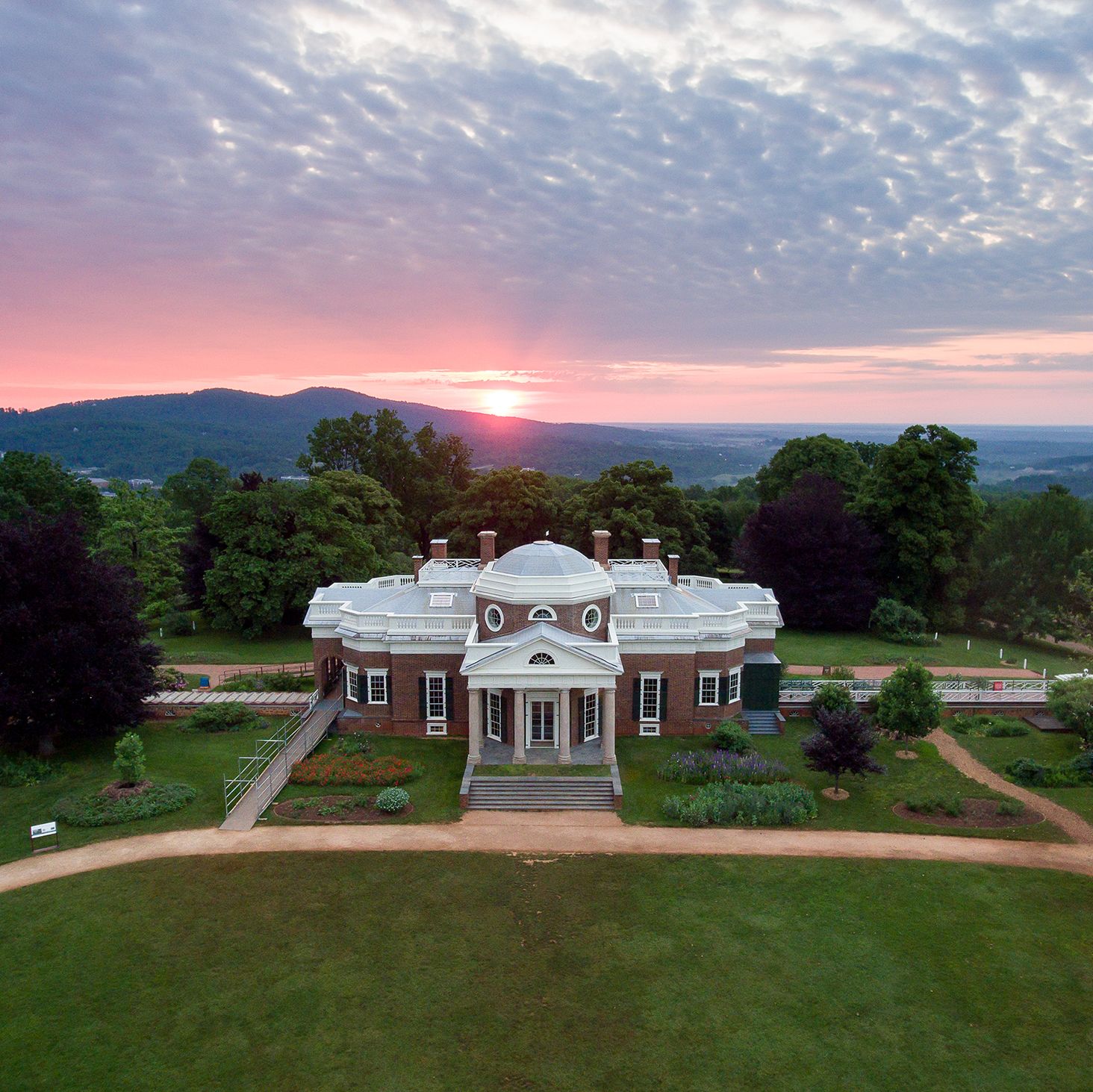 Das Monticello Anwesen bei Sonnenaufgang nahe Charlottesville in Virginia