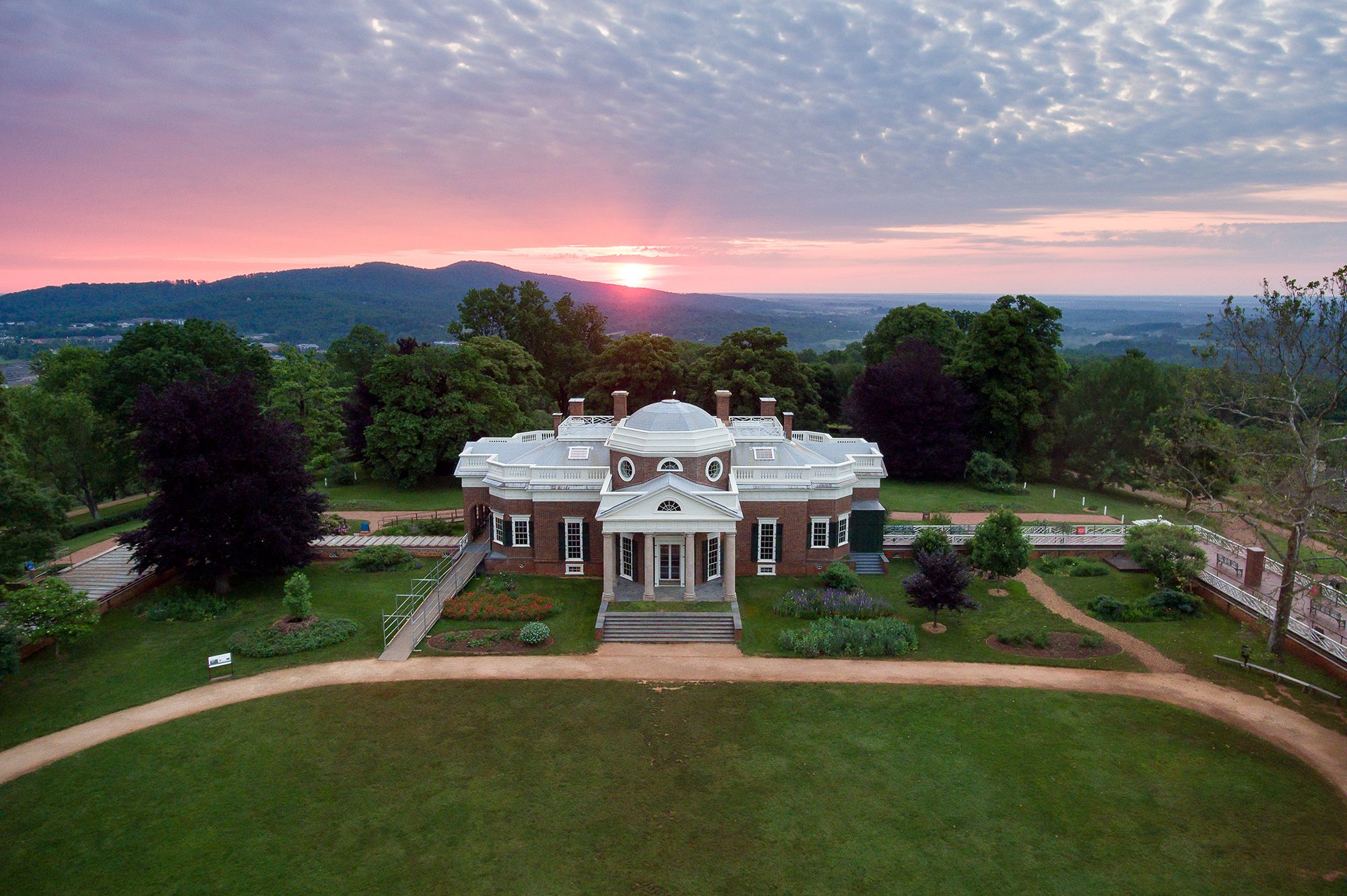 Das Monticello Anwesen bei Sonnenaufgang nahe Charlottesville in Virginia