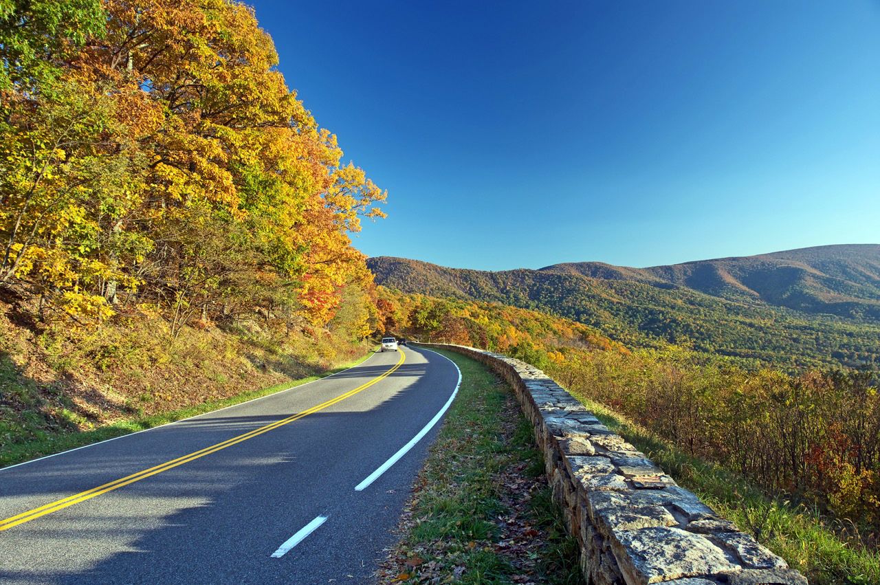 Fahrt durch den herbstlichen Shenandoah Nationalpark, Virginia