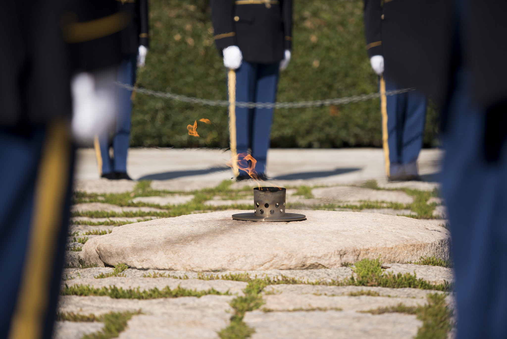 Die John F. Kennedy Eternal Flame an der GrabstÃ¤tte des US-PrÃ¤sidenten John F. Kennedy auf dem Arlington National Cemetery