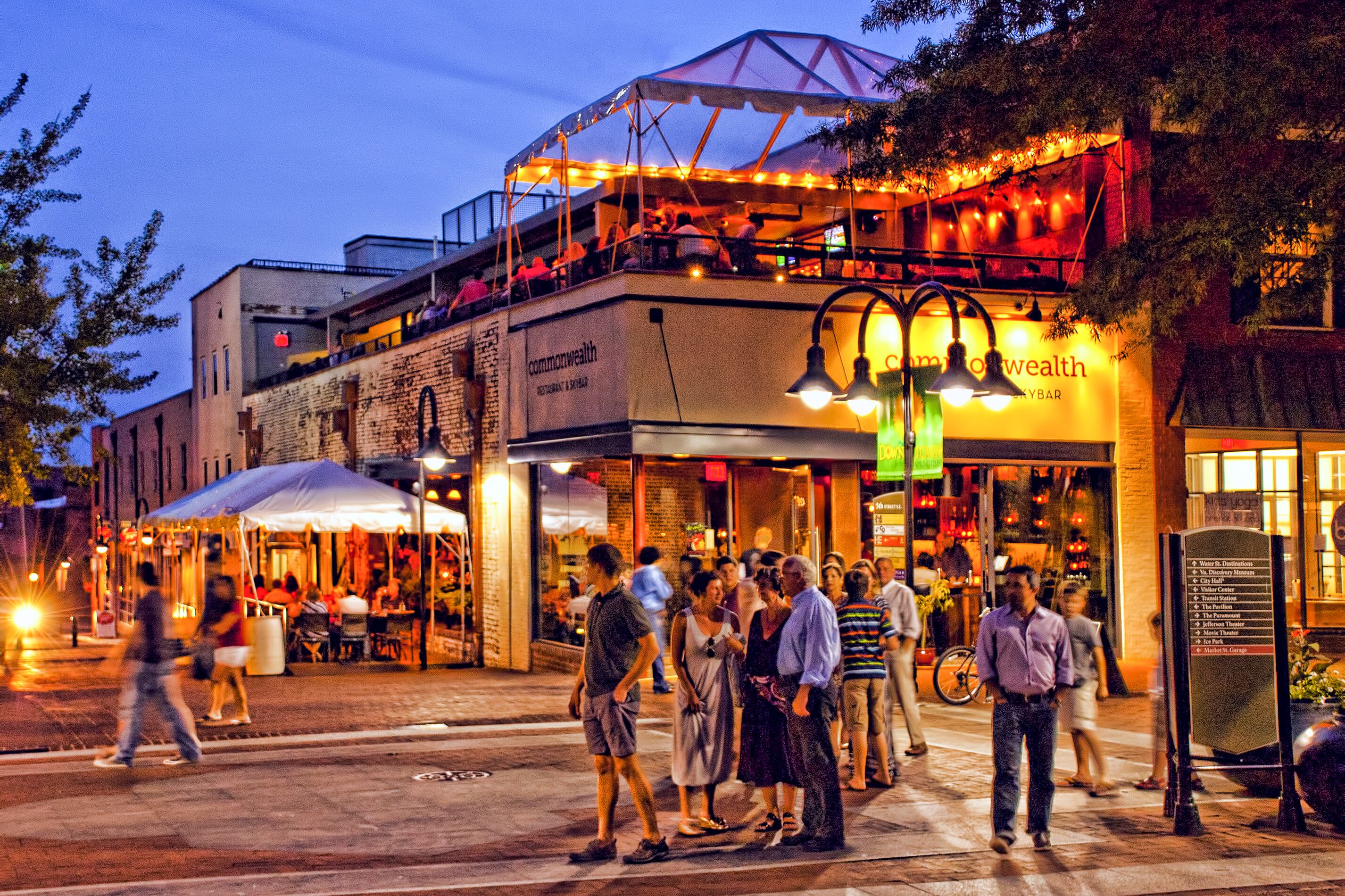 Charlottesville Downtown Visitors Center bei Nacht