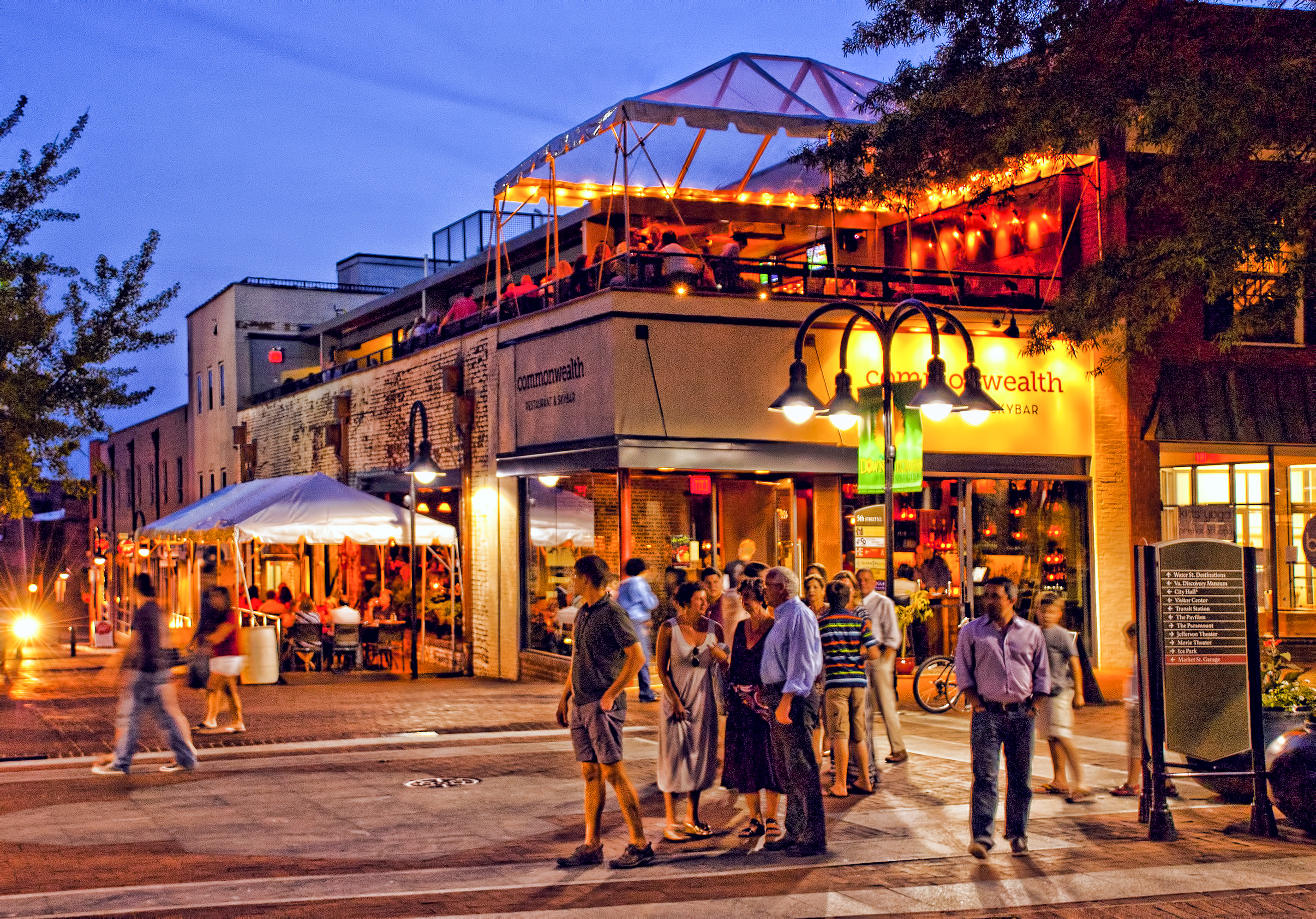 Charlottesville Downtown Visitors Center bei Nacht