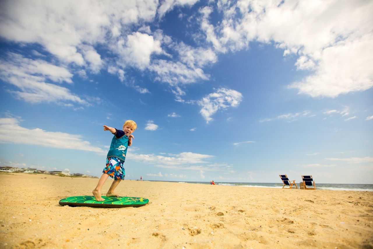 Kind am Sandbridge Beach