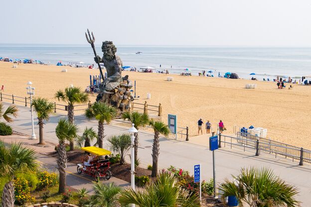 Virginia Beach Oceanfront Boardwalk mit der King Neptune Statue