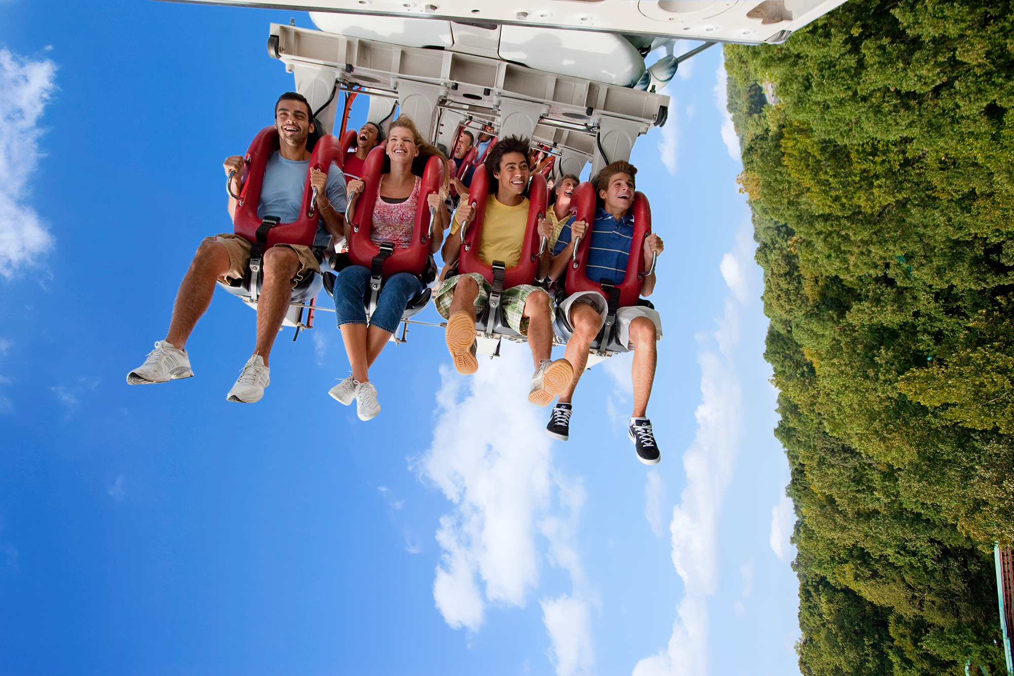 Die Alpengeist Achterbahn im Busch Gardens Freizeitpark in Williamsburg, Virginia