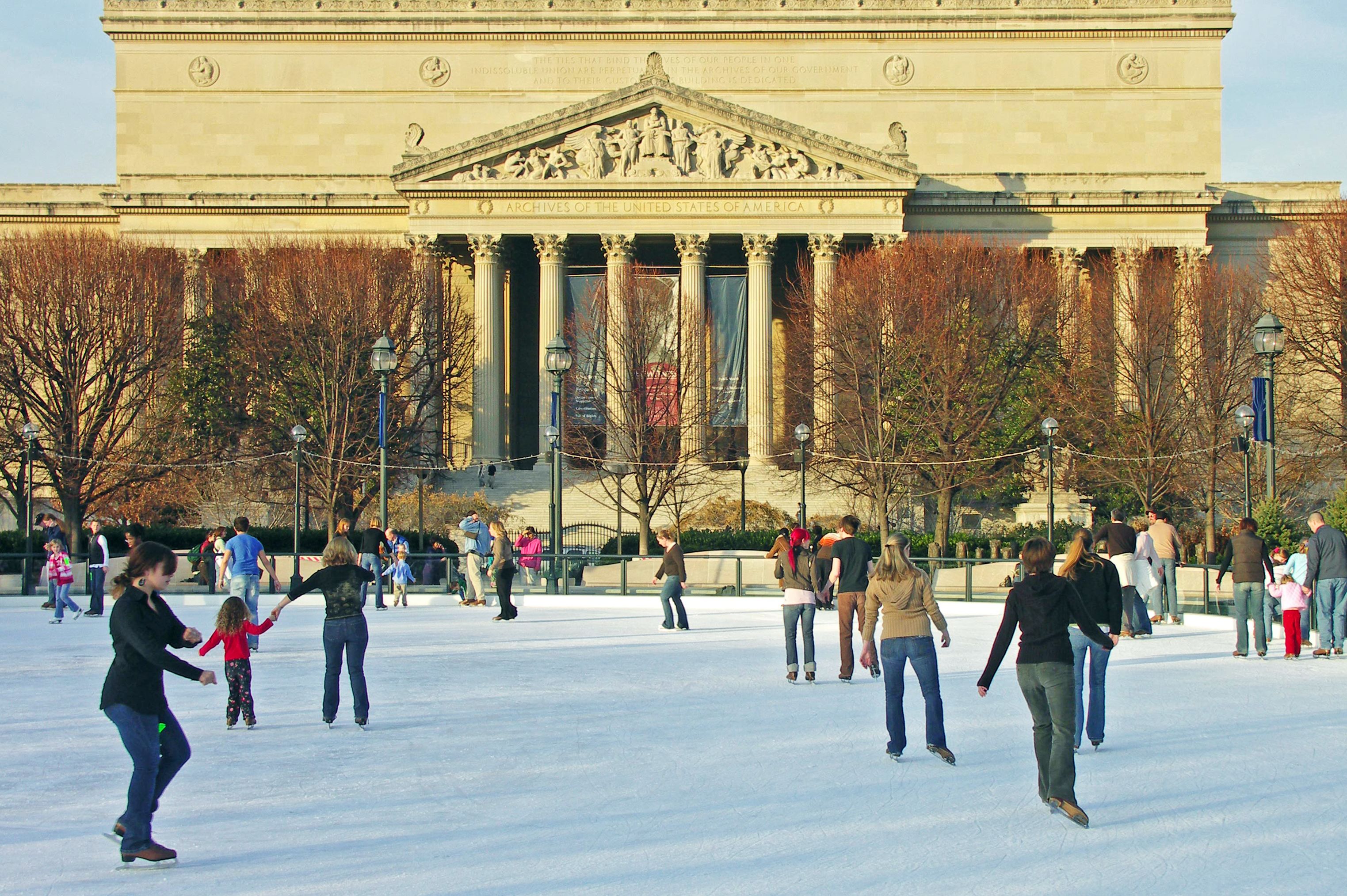 Schlittschuh laufen vor der National Gallery of Art