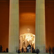 regionen/usa/ostkueste/capital-region/washington-dc/allgemein/washington-dc-lincoln-memorial-close.cr2001x1999-408x0 regionen/usa/ostkueste/capital-region/washington-dc/allgemein/washington-dc-lincoln-memorial-close.cr2001x1999-408x0