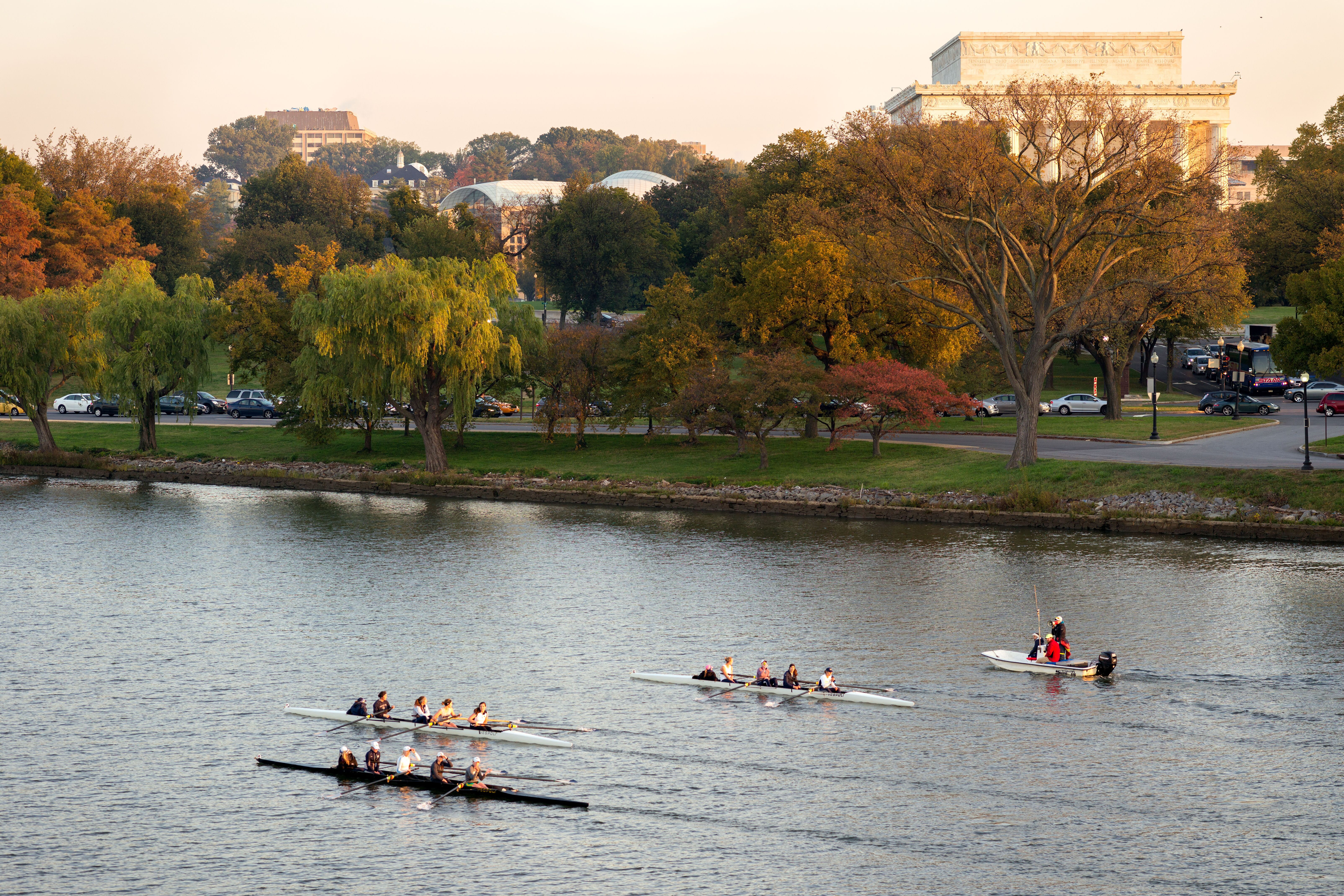 Rudergruppe vor Lincoln Memorial