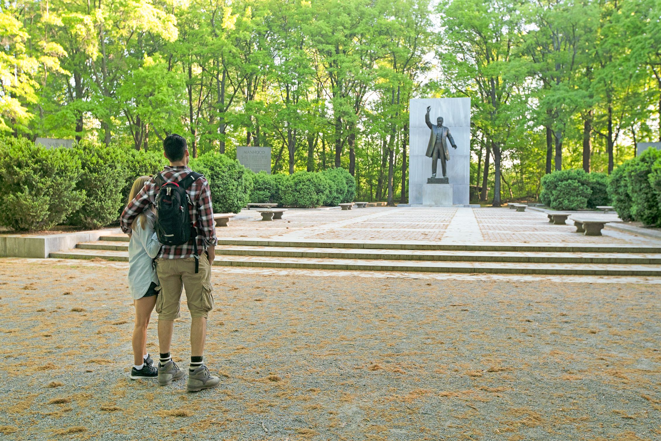 Blick auf die Statue von Theodore Roosevelt auf Theodore Rooosevelt Island, welche im Potomac River in Washington D.C. liegt