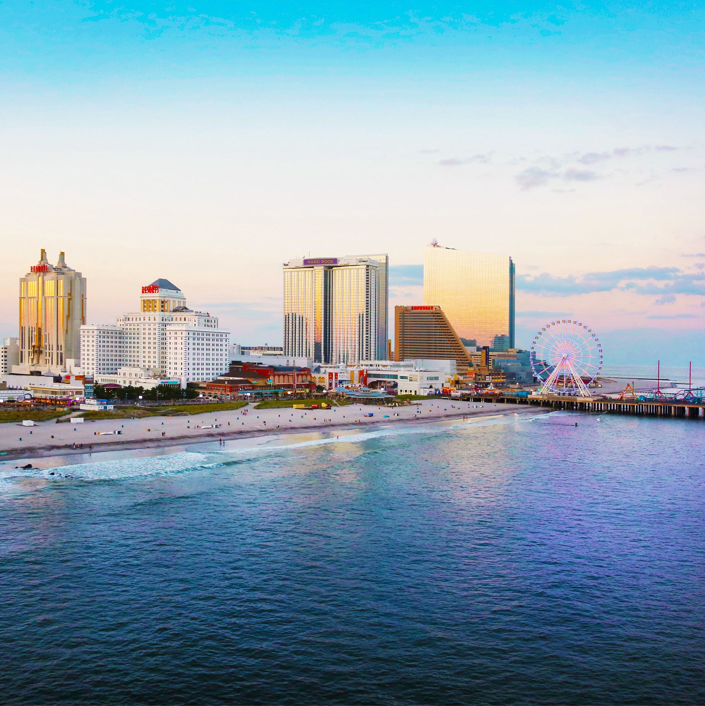 Die Skyline von Atlantic City in New Jersey im morgendlichen Dunst