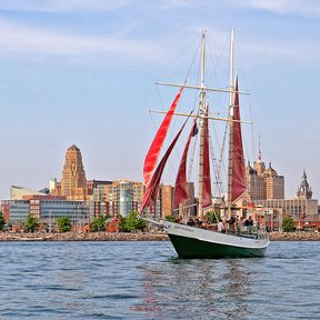 Segelschiff auf dem Lake Erie vor Buffalo City