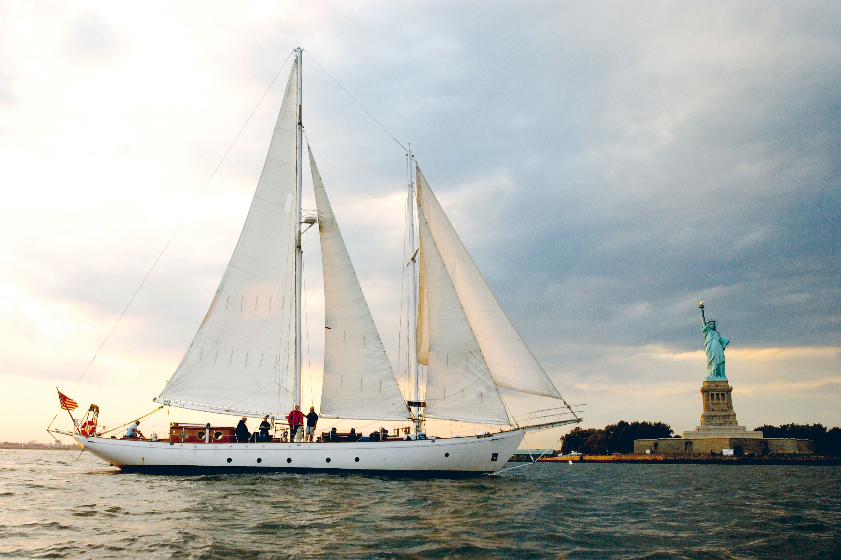 Sailing on the Shearwater in front of the Statue of Liberty, New York Harbor. Photo: Tobias Everke 9/06 , The Shearwater sailing in New York harbor.